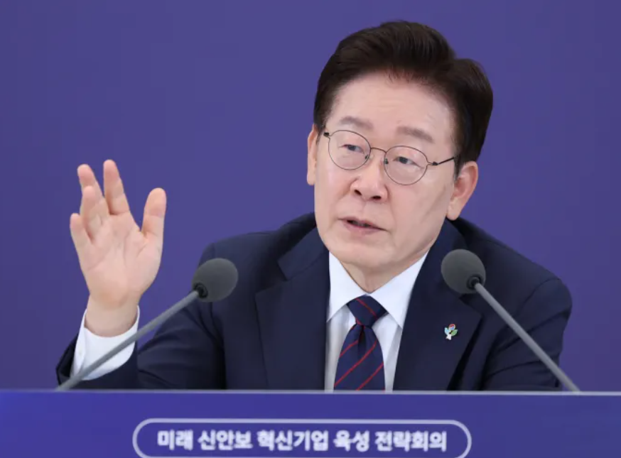 이재명 대통령이 지난 6월 26일 청와대에서 진행된 ‘미래 신안보 혁신 기업 육성’ 회의에서 발언하는 모습. (사진=연합뉴스)