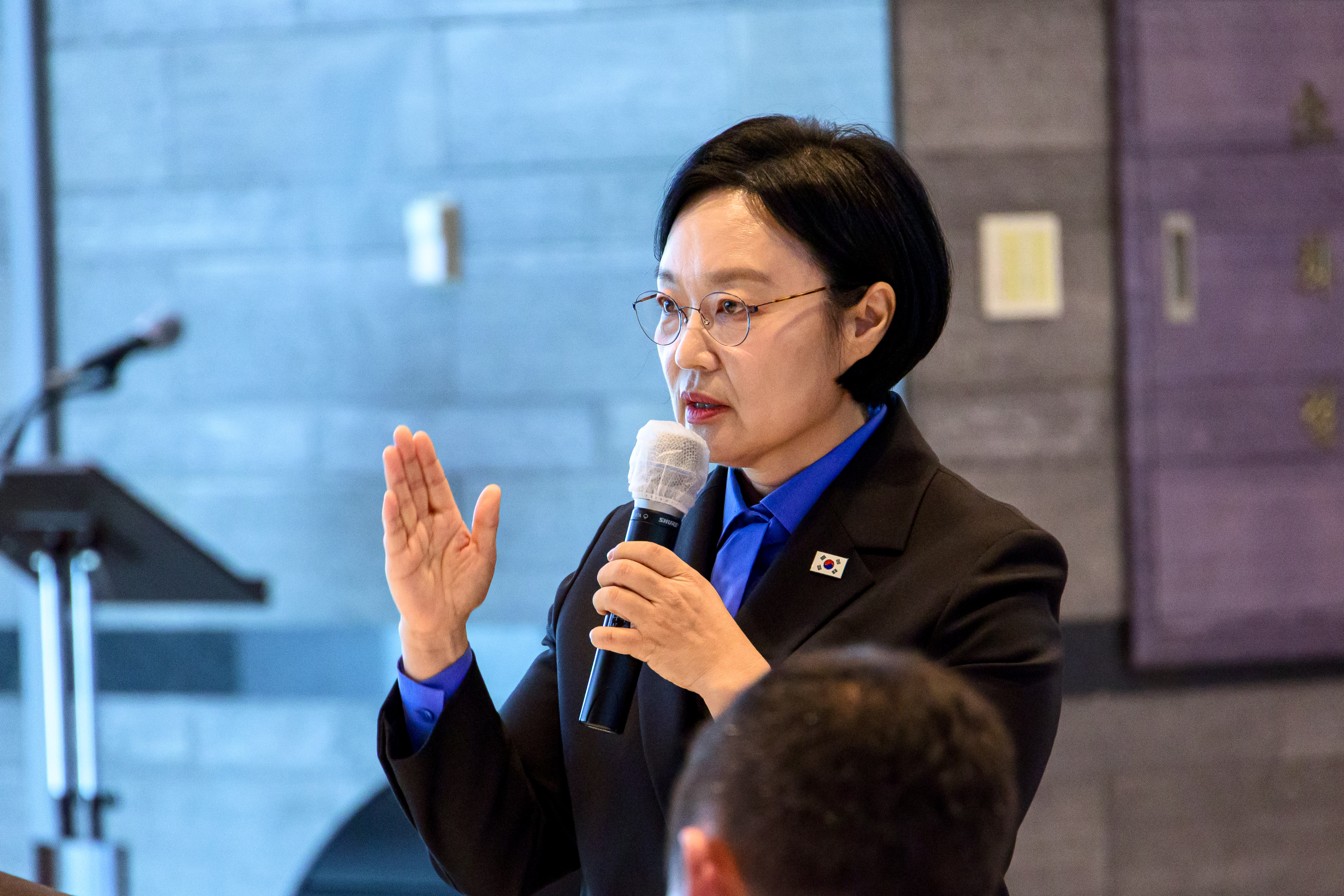 한성숙 국무총리가 7일 국무총리 세종공관에서 '취임 100일 기념 기자간담회'를 열고 질의응답을 하고 있다. (사진=총리실)