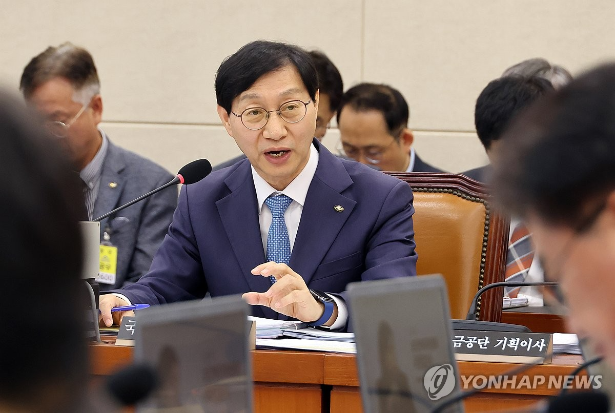 김성주 국민연금공단 이사장이 14일 국회에서 열린 보건복지위원회 국정감사에서 위원 질문에 답하고 있다. (사진=연합뉴스)