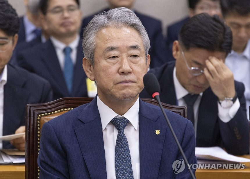 강호동 농협중앙회장이 26일 국회에서 열린 농림축산식품해양수산위원회 전체 회의에 출석해 있다. (사진=연합뉴스)