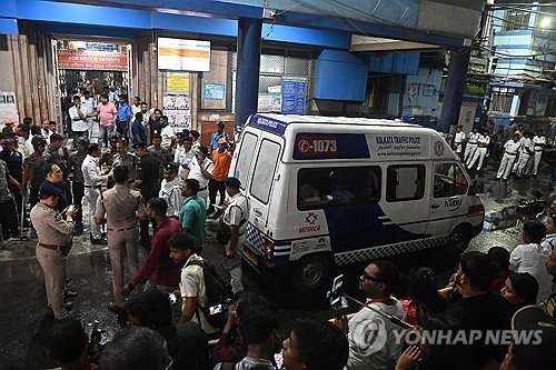인도 힌두 축제 압사