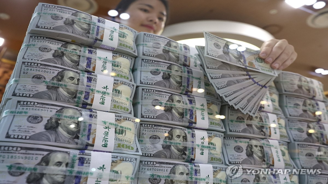 미국 신용등급 강등 여파...환율, 1395원대 상승 출발