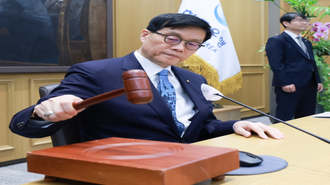 금통위 임박…원·달러 환율 3.5원 오른 1380원 개장