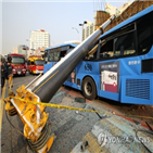 크레인,버스,사고,날벼락