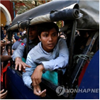 기자,로이터,미얀마,기소,논란,경찰