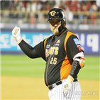 최준석,선수,계약,롯데,감독