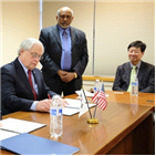 컬리지,에버렛,총장