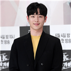 서강준