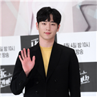 서강준