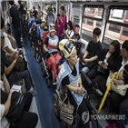 지하철,휠체어,엘리베이터,장애인