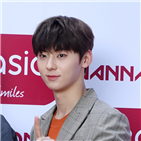 황민현