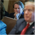 트럼프,대통령,고문,사임,백악관,법률고문