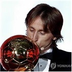 시상식,모드리치,호날두,메시,발롱도르