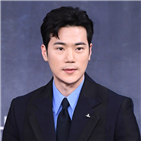 김강우