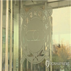 남학생,책자,여학생