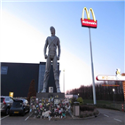 잭슨,조각상,철거