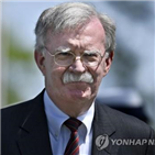 이란,볼턴,배후