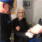 경찰,버즈,체포,할머니,영국