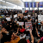 홍콩,공항,시위대,시위,항공편,취소,이날,운항,홍콩국제공,국제공항