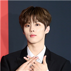 엑스원,앨범,김우석