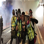 경찰,시위,홍콩,최루탄,시위대,현장,지하철역,기자