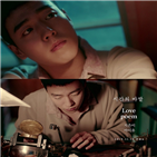 뮤직비디오,이현우,아이유의,출연,바깥