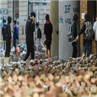 경찰,시위대,체포,미만,비판