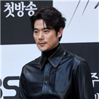 김강우