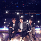 트위터,라이브,앨범,블루룸