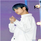 투모로우바이투게더