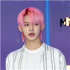 투모로우바이투게더