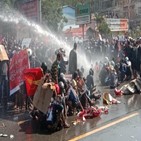 미얀마,물대포,시위대