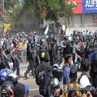 시위대,시위,통신,경찰,금지,만달레이,물대포