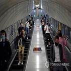 영국,마스크,착용,코로나19,변이