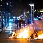 네덜란드,경찰,시위,봉쇄,부상