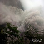화산재,주민,화산,대피,마을,인도네시아,산기슭