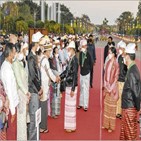 치마,미얀마,군부,점괘,정권,여성,데이