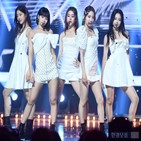 르세라핌,데뷔,앨범