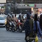 시위,테헤란,경찰,이란,이날,광장,거리,모이,경적,히잡