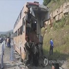 인도,버스,트럭,사고,고속도로