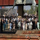 파키스탄,총리,시위,공격