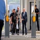 세르비아,코소보,주민,경찰관,석방