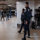 지하철,범죄,뉴욕,승객,방위군,가방,발생