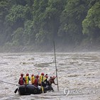 네팔,사고,시신,버스,산사태,당국