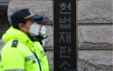 오전,재판관,출근,선고,최종,정장