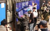 남성,경찰버스