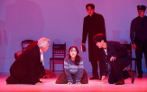 마을,시련,사람,악마,정치적,무대,모습