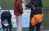 홍상수,김민희,아들,산책,사진,사람