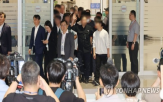 근로자,박수,귀국,이동,환호성,공항,트럼프,현장