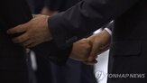 악수,행동,손바닥,강제추행